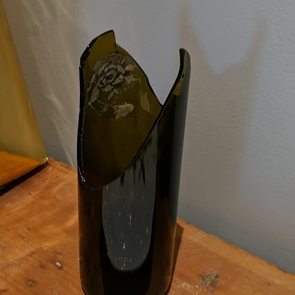 Vase made of wine bottle - Picture 3 of 3